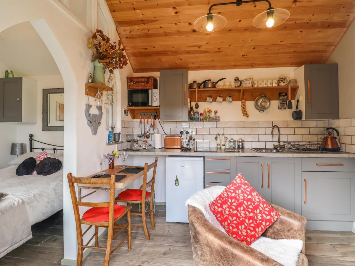 Chateau Petit Caersws Eksteriør billede